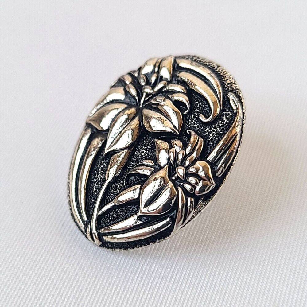 Vintage Hallmark Silver Tone Lily Spring Flower 3D Lapel Pin Floral Flower Power - Picture 2 of 6